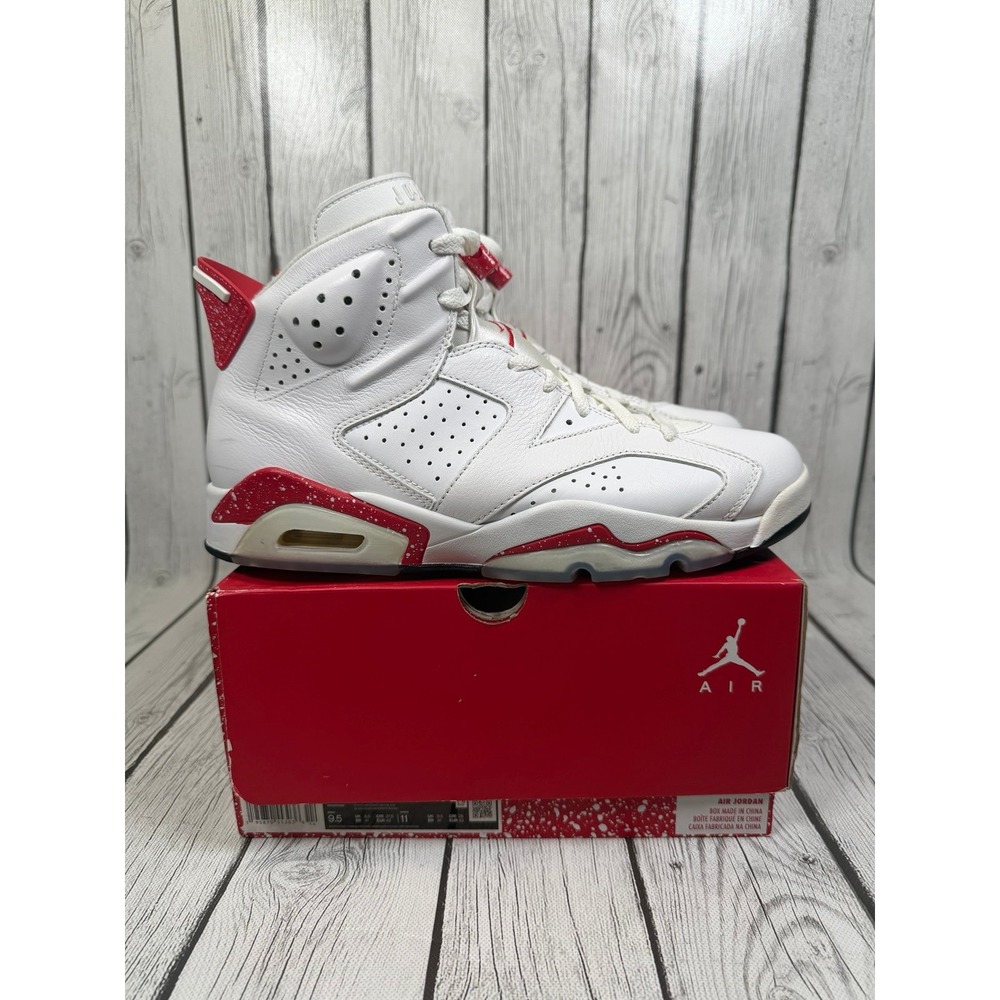 Size 9.5 - Jordan 6 White and University Red Oreo 2022